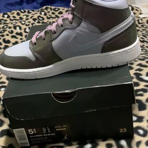 Air Jordan 1 MID